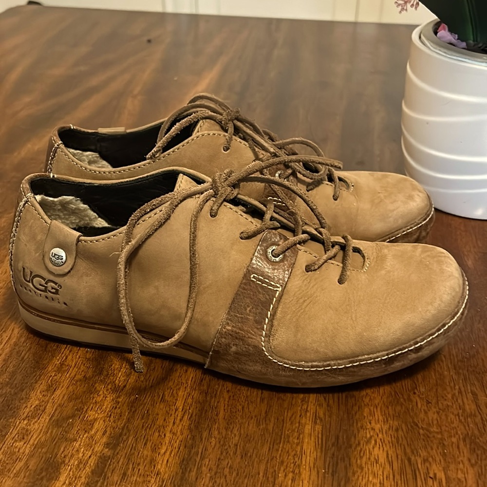 Ugg Australia Wyatt track Oxford shoes..